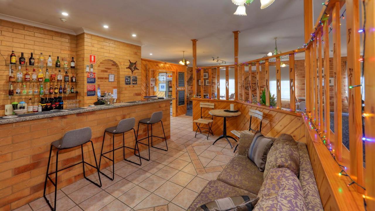 North Parkes Motel Экстерьер фото