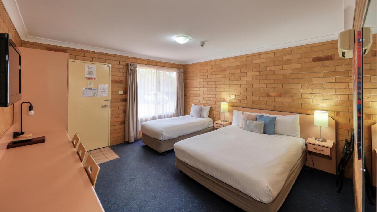 North Parkes Motel Экстерьер фото