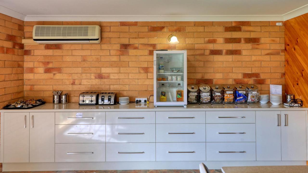 North Parkes Motel Экстерьер фото