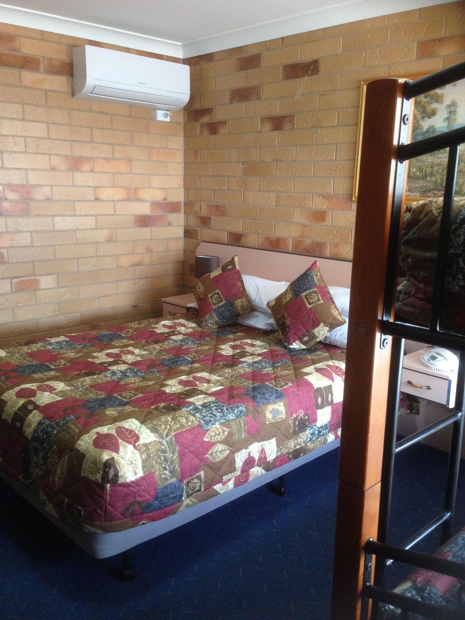 North Parkes Motel Экстерьер фото