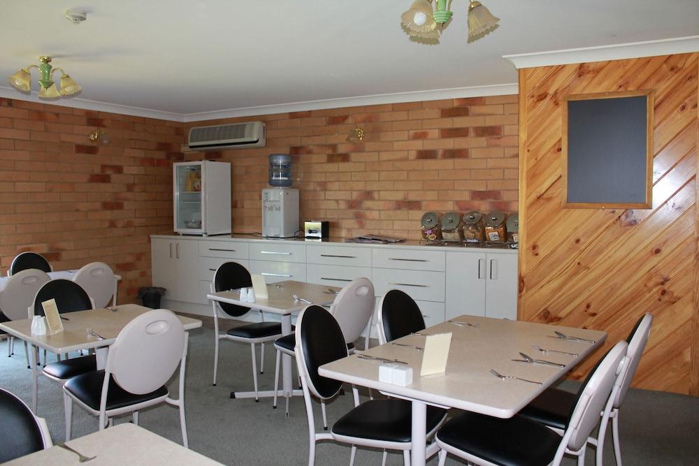 North Parkes Motel Экстерьер фото
