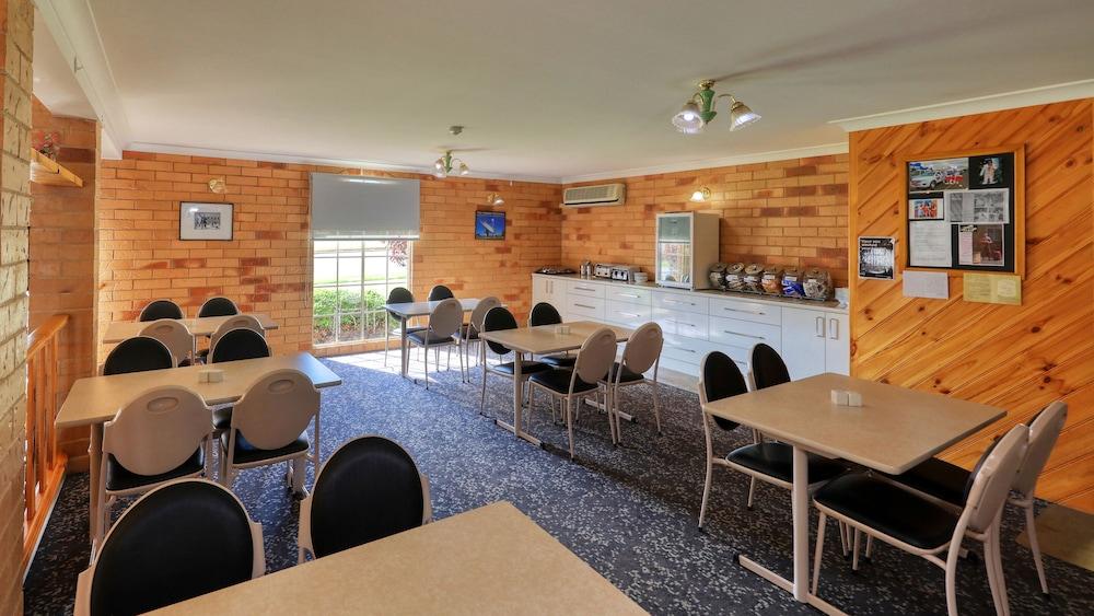 North Parkes Motel Экстерьер фото