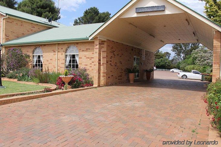 North Parkes Motel Экстерьер фото