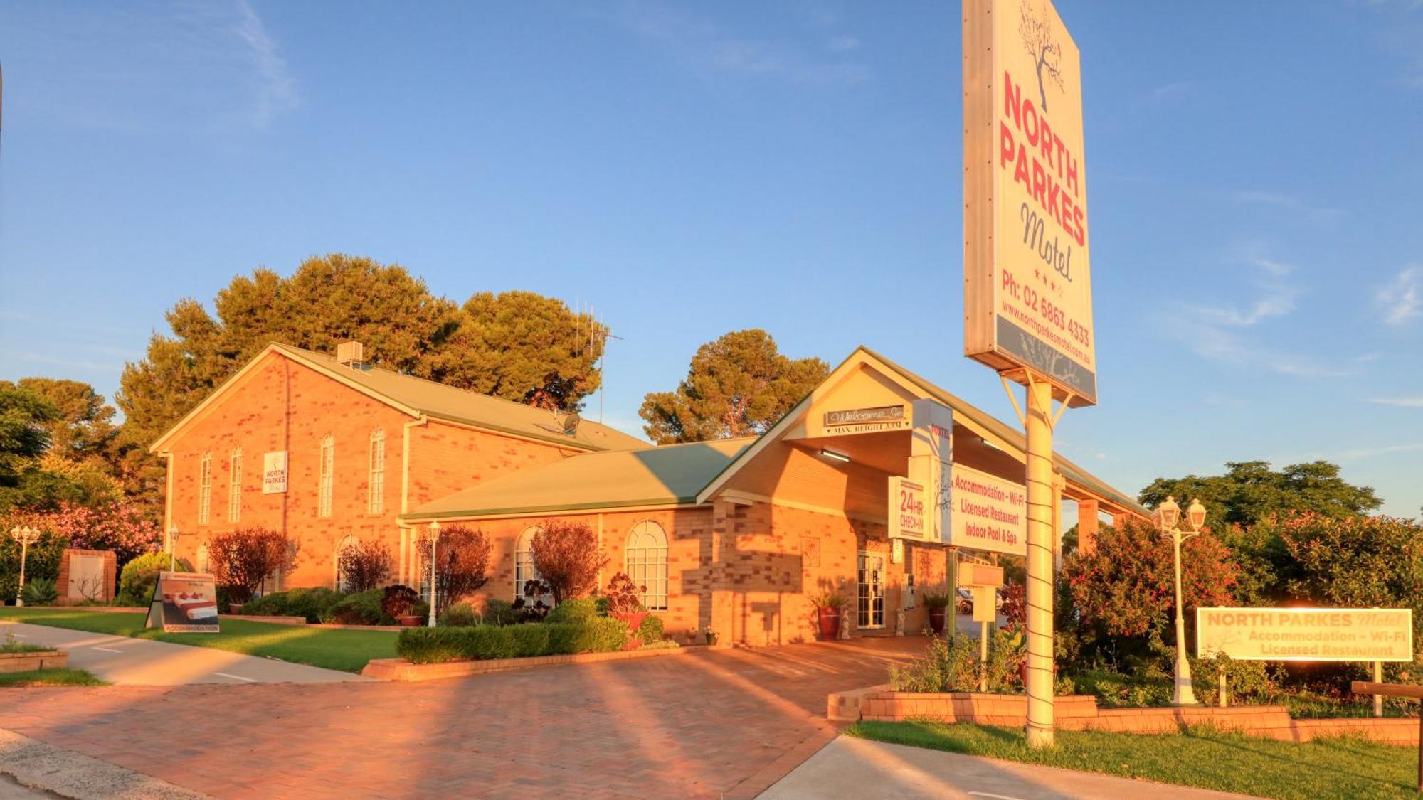 North Parkes Motel Экстерьер фото