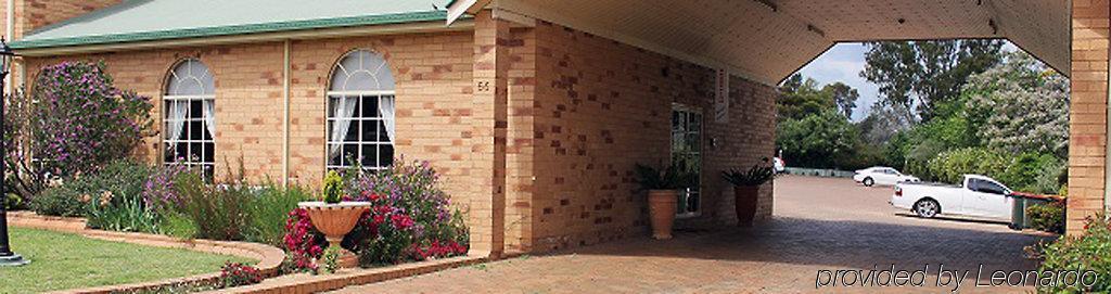 North Parkes Motel Экстерьер фото
