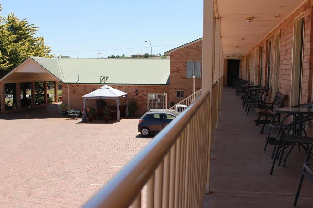 North Parkes Motel Экстерьер фото