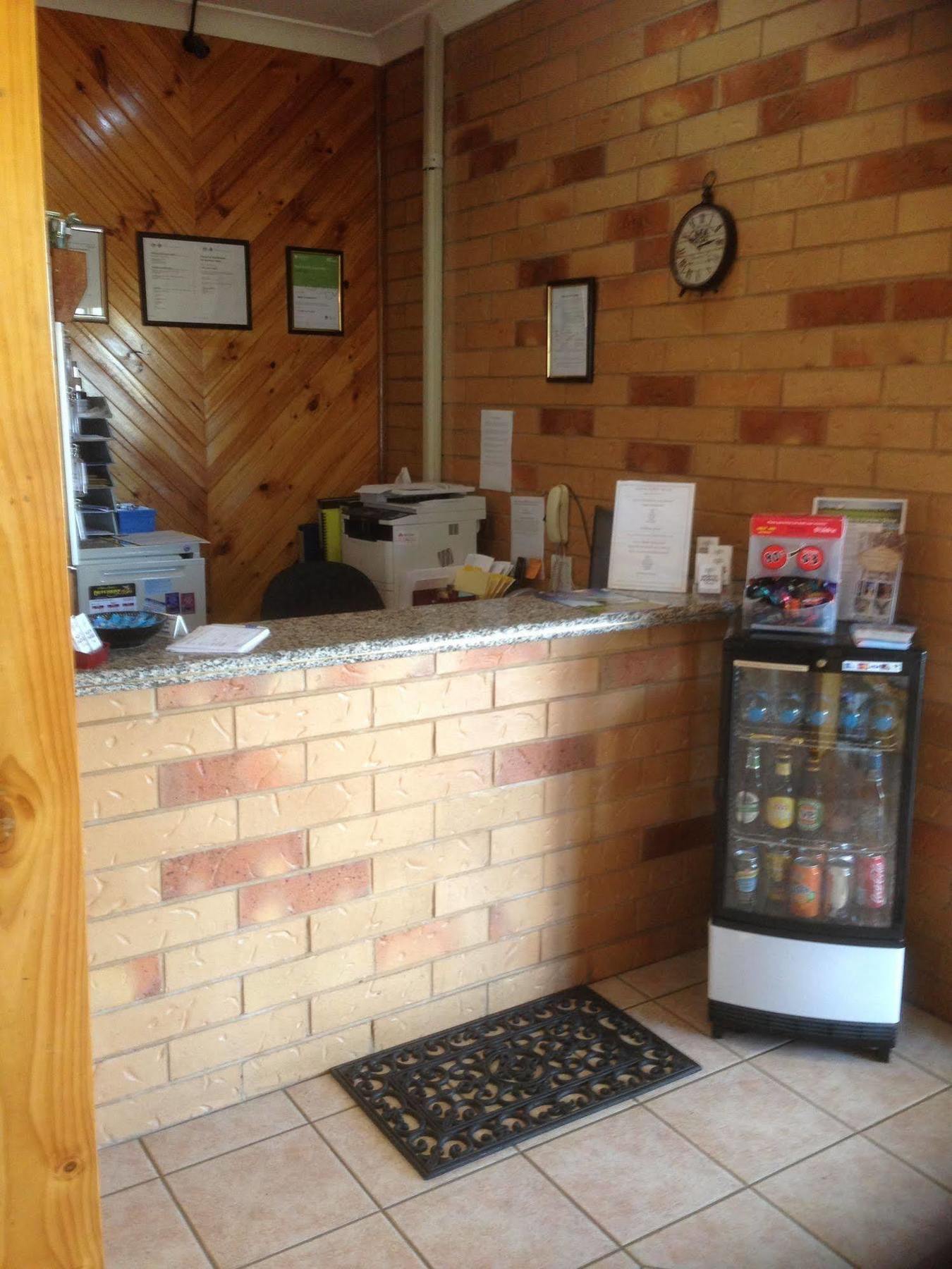 North Parkes Motel Экстерьер фото