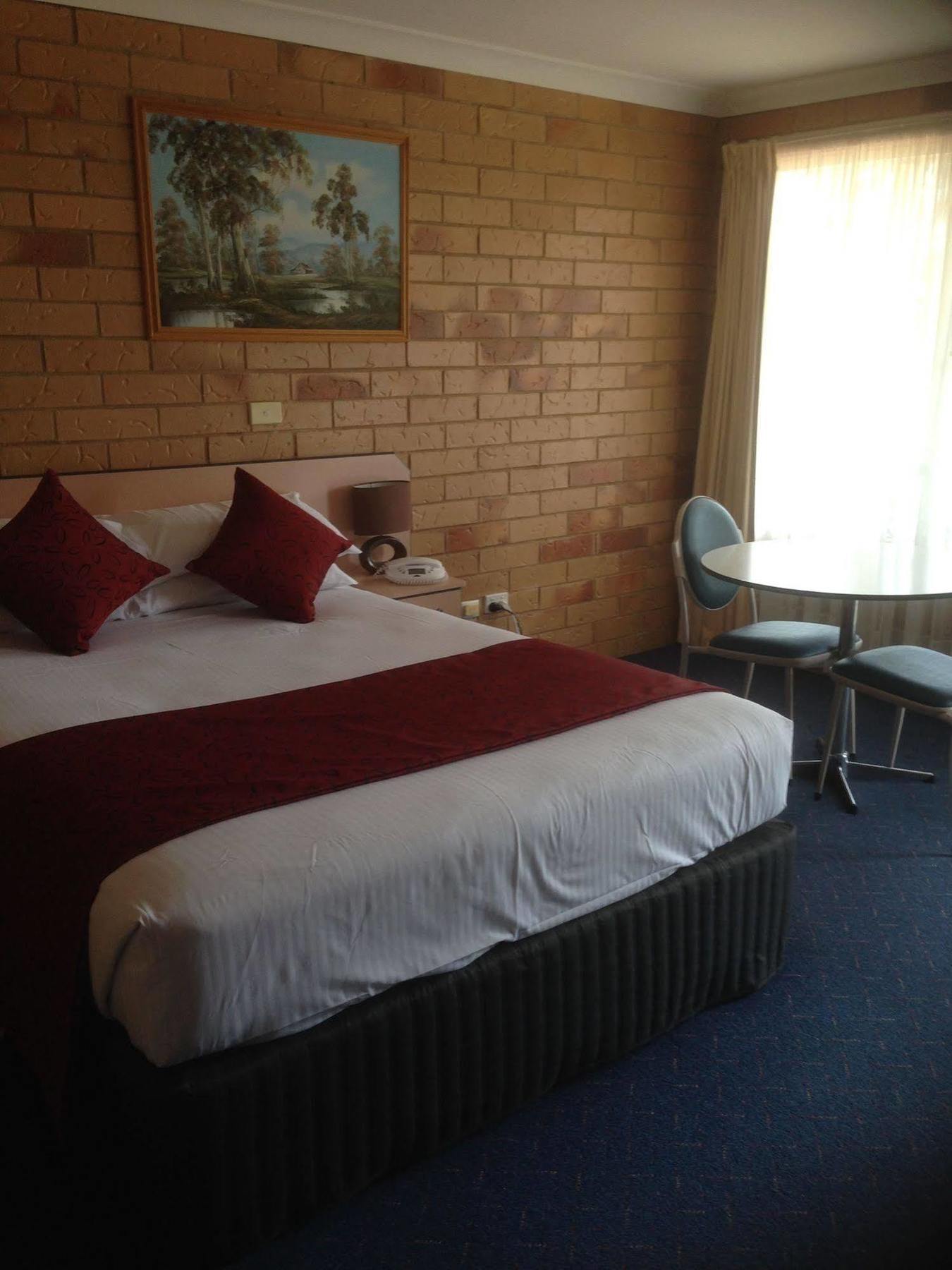 North Parkes Motel Экстерьер фото